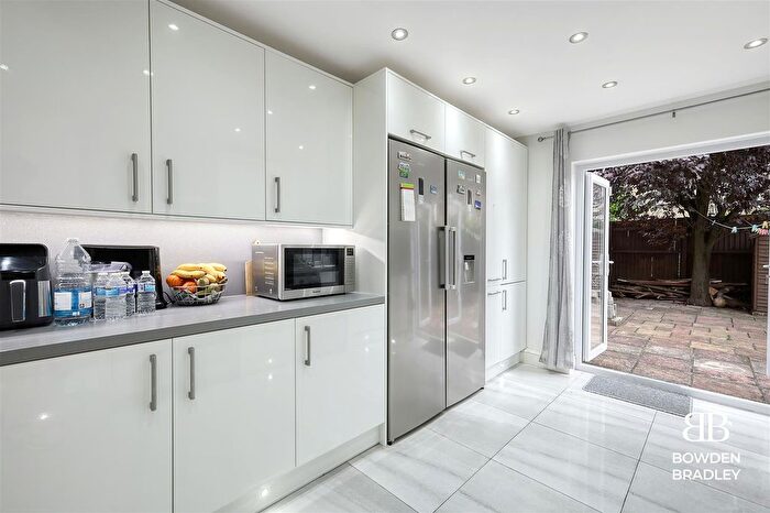 3 Bedroom Terraced House For Sale In Wellesley Road, London, E17