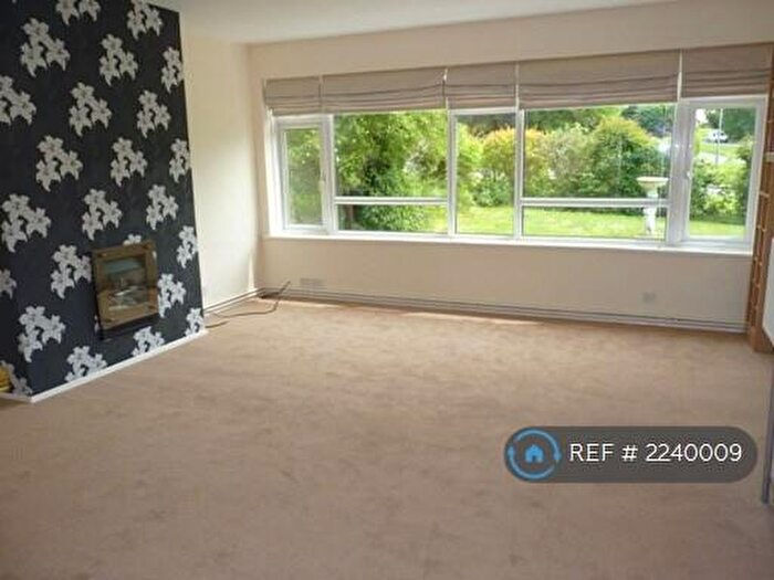 2 Bedroom Flat To Rent In Little Chalfont, Amersham, HP6