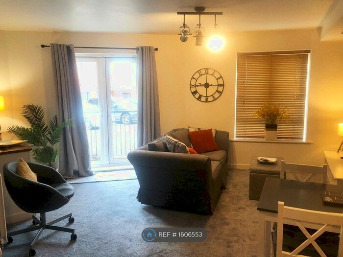 2 Bedroom Flat To Rent In The Roperies, High Wycombe, HP13