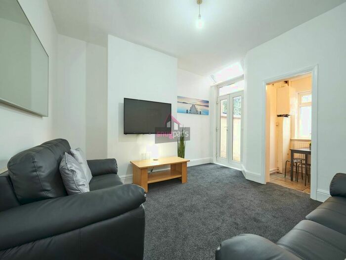 5 Bedroom Property To Rent In Bolton Road, Salford, Manchester M6