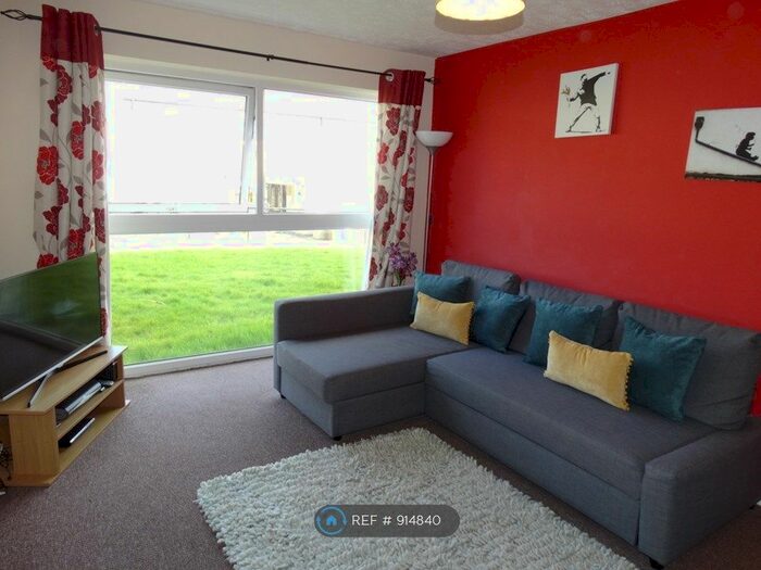 2 Bedroom Flat To Rent In Grassdale View, Sheffield, S12