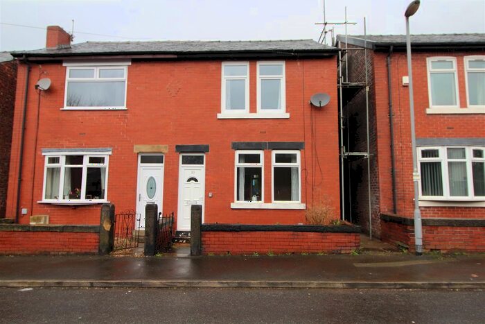 3 Bedroom Semi-Detached House To Rent In Kenyon Lane, Prestwich, M25