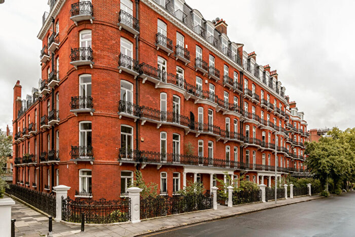 5 Bedroom Apartment To Rent In Drayton Gardens, Chelsea, SW10