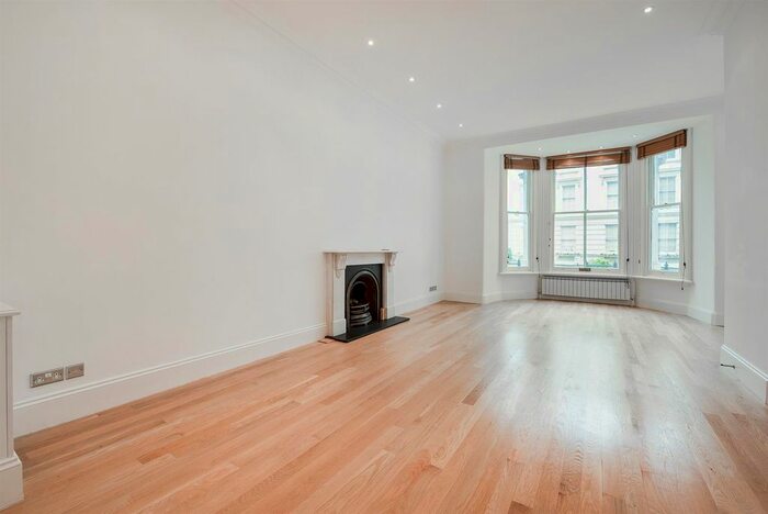 2 Bedroom Flat To Rent In Old Brompton Road, London, SW5