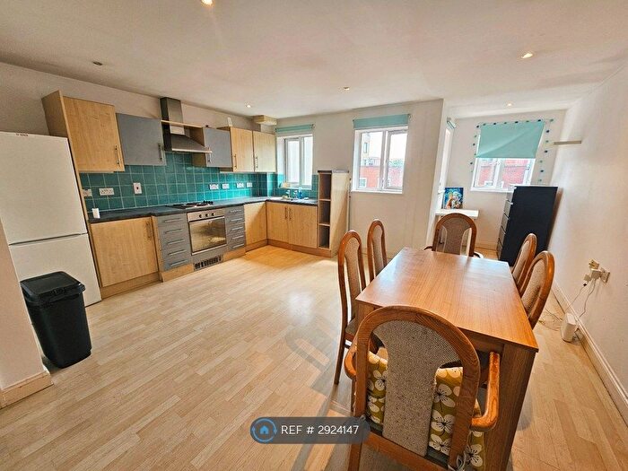 2 Bedroom Flat To Rent In Minster Court, Leicester, LE1