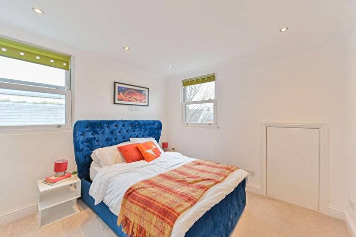 1 Bedroom Maisonette To Rent In Oxford Avenue, Wimbledon, London, SW20