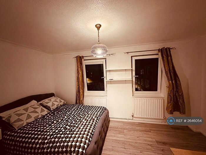 2 Bedroom Terraced House To Rent In Lyneham Walk, London, E5