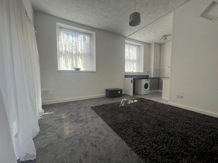 2 Bedroom Flat To Rent In Oxford Street, Abertillery, NP13