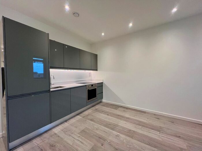 1 Bedroom Flat To Rent In Midsummer Boulevard, Central Milton Keynes, Milton Keynes, MK9