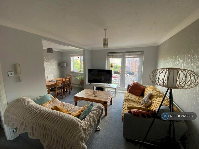2 Bedroom Penthouse To Rent In South Ferry Quay, Liverpool, L3