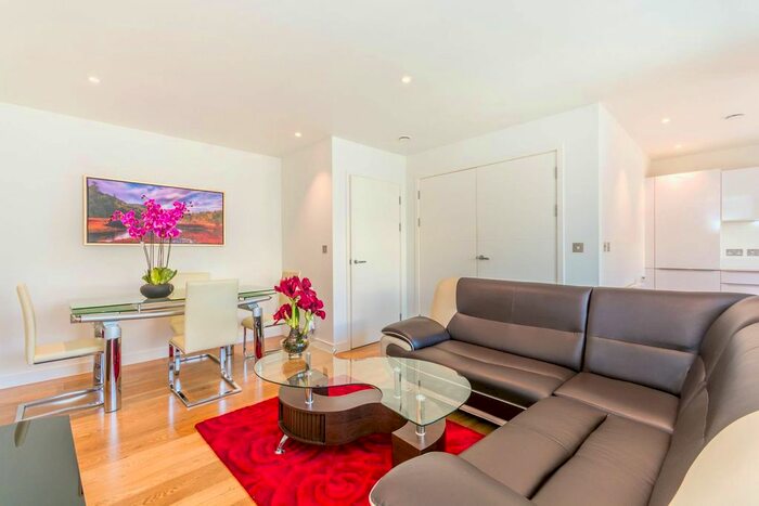 2 Bedroom Flat To Rent In Cambridge Avenue, Kilburn, London, NW6