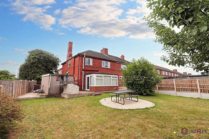 5 Bedroom Semi-Detached House For Sale In Holmsley Grove, Pontefract, WF9