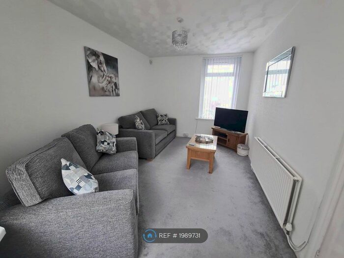 3 Bedroom Semi-Detached House To Rent In Newbridge, Newbridge, NP11