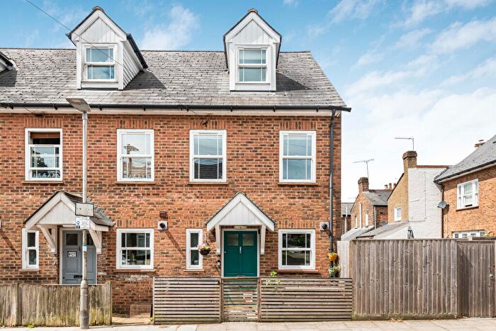 3 Bedroom Terraced House For Sale In Cavendish Road, St Albans, AL1