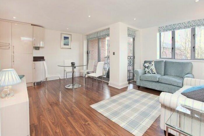 2 Bedroom Flat To Rent In Merchant Gate, York, YO1