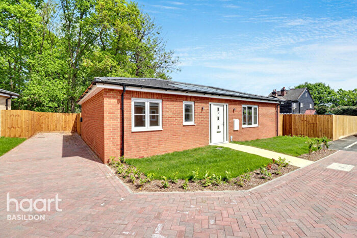 2 Bedroom Bungalow For Sale In Gardeners Mews, Gardiners Lane, Billericay, CM11