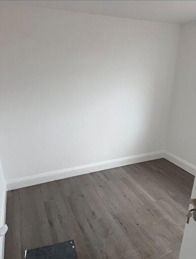 6 Bedroom Semi-detached House To Rent In Jubilee Crescent, Addlestone, KT15