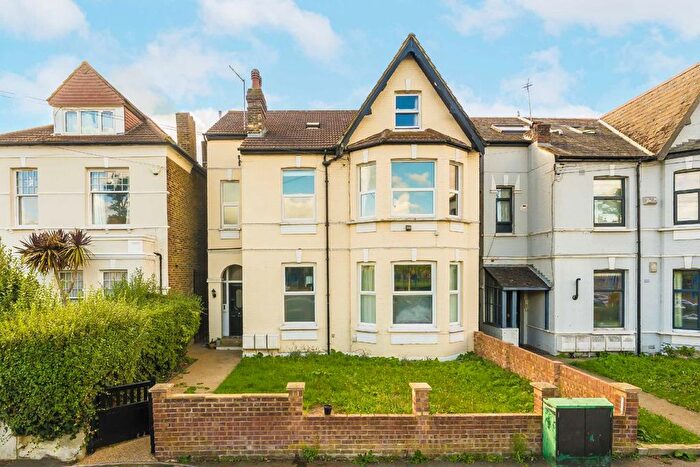 2 Bedroom Flat To Rent In Buckleigh Road, Streatham Common, SW16