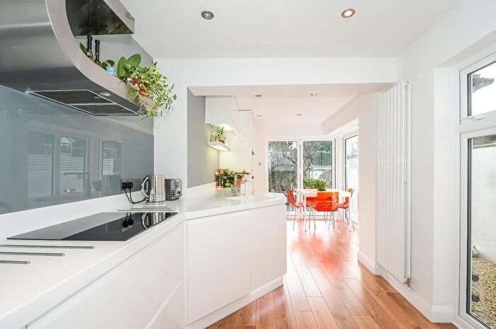 2 Bedroom Terraced House To Rent In Albert Street, Windsor, SL4