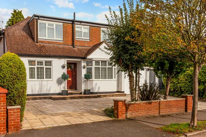 3 Bedroom Detached House To Rent In Beacon Way, Rickmansworth, WD3