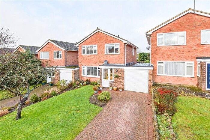 3 Bedroom Link Detached House For Sale In Birling Avenue, Bearsted, Maidstone, Kent, ME14