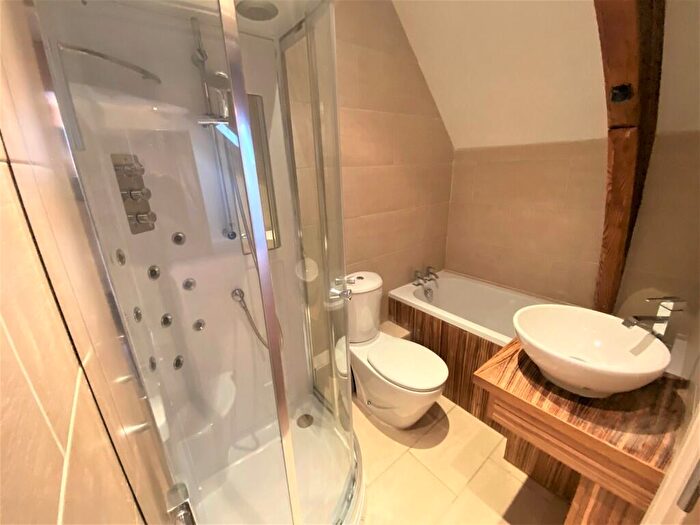 2 Bedroom Apartment For Sale In Town Street, Rodley, LS13
