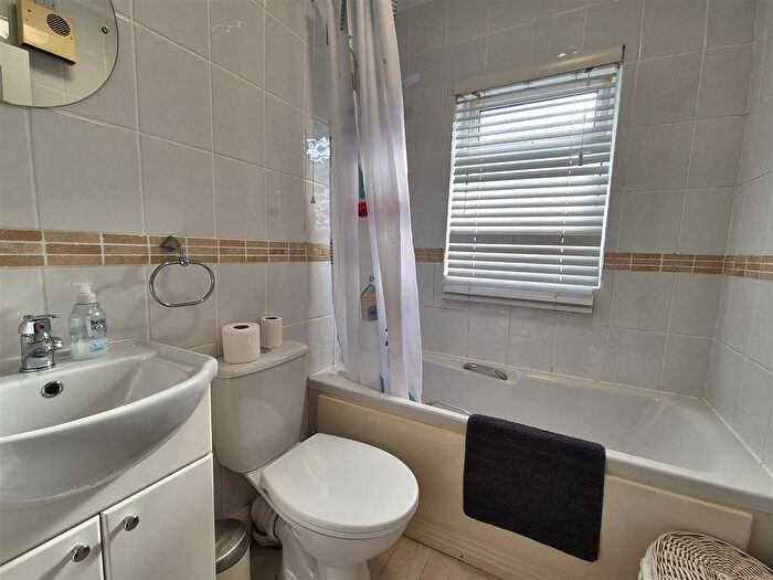 2 Bedroom Semi-Detached Bungalow For Sale In Battery Park, Polruan, Fowey, PL23