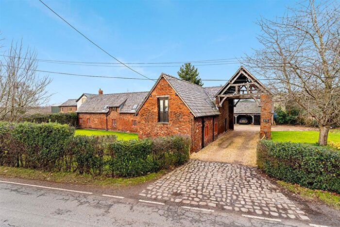 4 Bedroom Barn Conversion For Sale In Moss Lane, Warburton, Lymm, WA13
