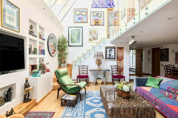 3 Bedroom Flat To Rent In Gunter Grove, West Chelsea, SW10