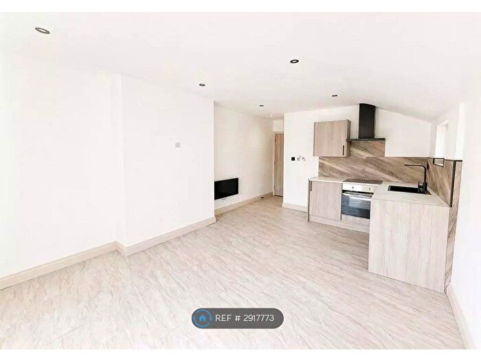 Studio To Rent In Station Road, London, NW4