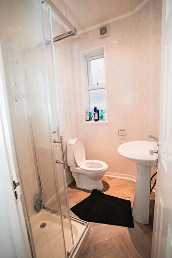 5 Bedroom House To Rent In Richmond, Manchester, M14