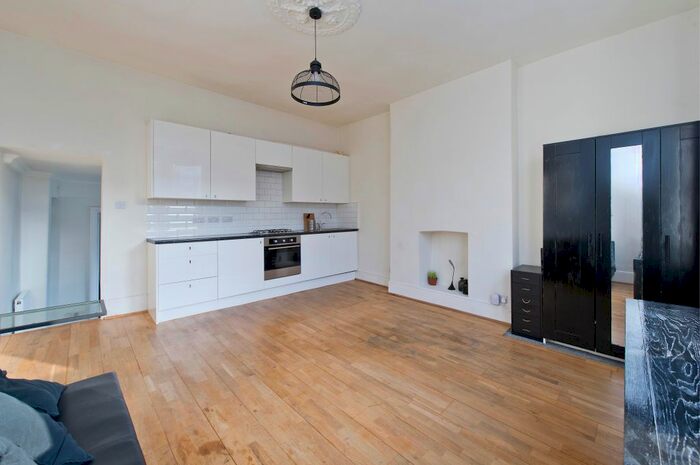 1 Bedroom Flat To Rent In Highlever Road, North Kensington, London, Uk, W10
