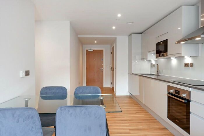 2 Bedroom Apartment To Rent In Castle Park View, Bristol, BS2