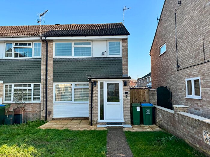 3 Bedroom Property To Rent In Slattenham Close, Aylesbury, HP19