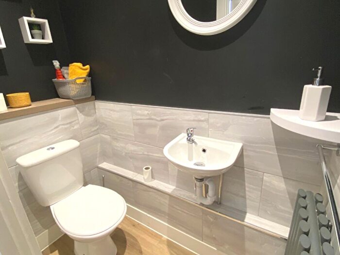 3 Bedroom Terraced House For Sale In The Briars, Briar Hill, Northampton, NN4