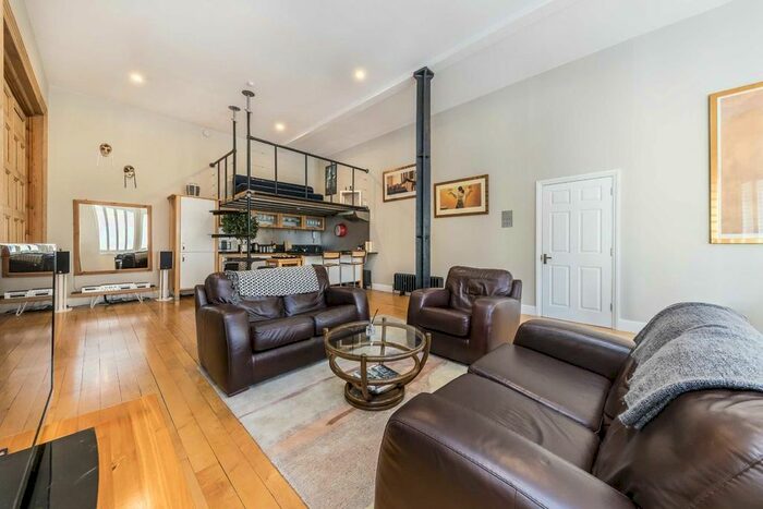 2 Bedroom Flat To Rent In Tooley Street, London, SE1