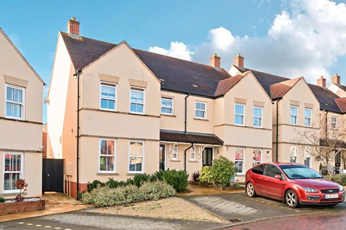 3 Bedroom Semi-Detached House For Sale In Banbury, Oxfordshire, OX16