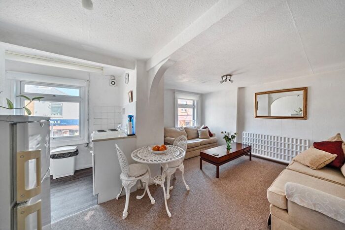 1 Bedroom Flat To Rent In St. Leonards Road, Windsor, SL4