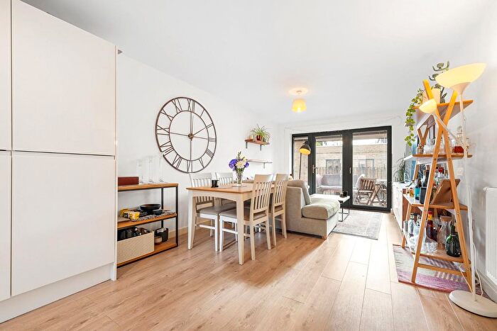 1 Bedroom Flat For Sale In Bourbon Road, SW9