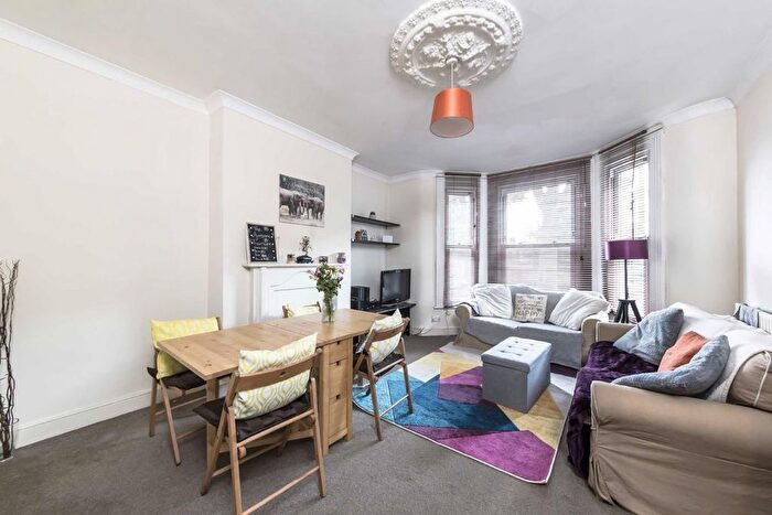 2 Bedroom Flat To Rent In Cavendish Road, Clapham, SW12