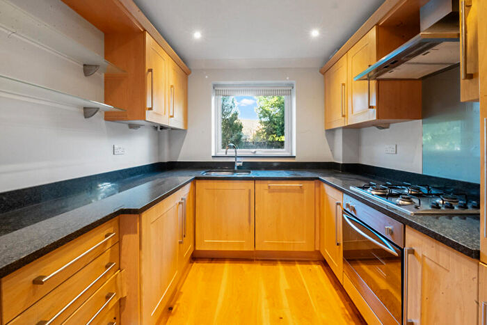 2 Bedroom Flat For Sale In Lawn Close, Datchet, SL3