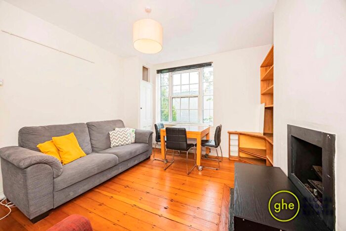 3 Bedroom Flat To Rent In Frazier Street, Waterloo, London, SE1