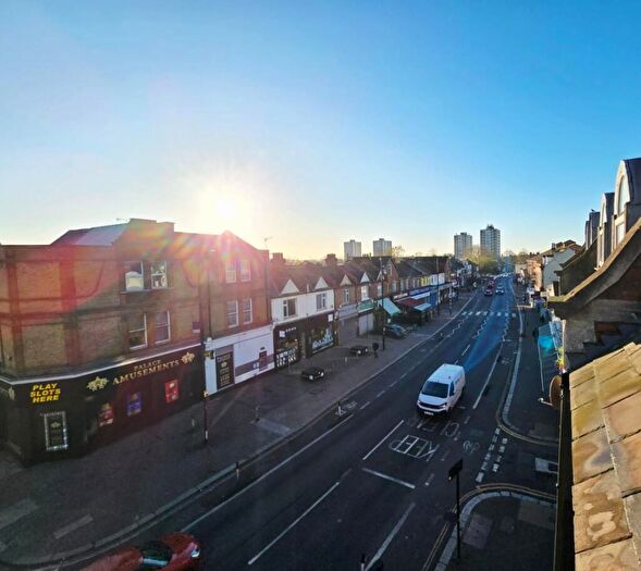 2 Bedroom Flat To Rent In Hertford Road, EN3