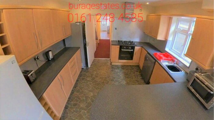 7 Bedroom Town House To Rent In Kingswood Road, Manchester, M14