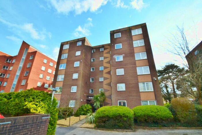 2 Bedroom Flat To Rent In Branksome, BH12