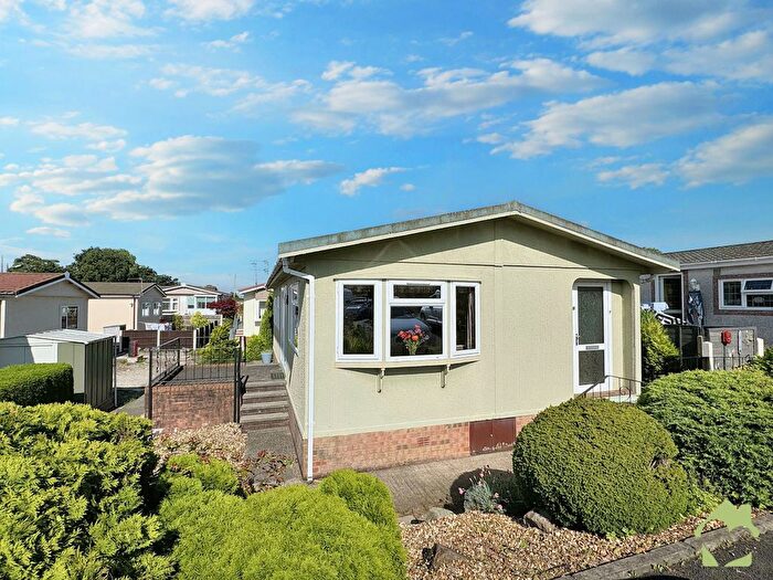 2 Bedroom Mobile/park Home For Sale In Havenlyn Residential Retirement Park, Lancaster New Road, Cabus, Preston, PR3