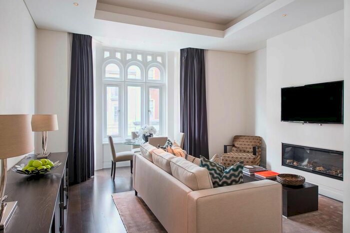 1 Bedroom Flat To Rent In Green Street, Mayfair, W1K