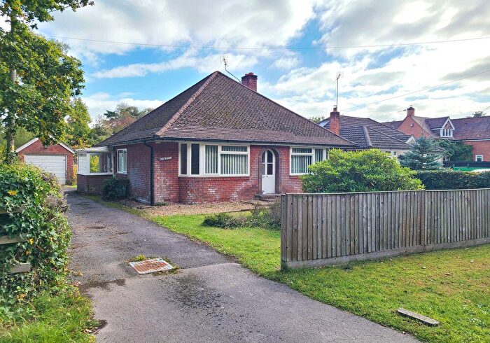 3 Bedroom Detached Bungalow For Sale In Newbridge Road, Cadnam, SO40