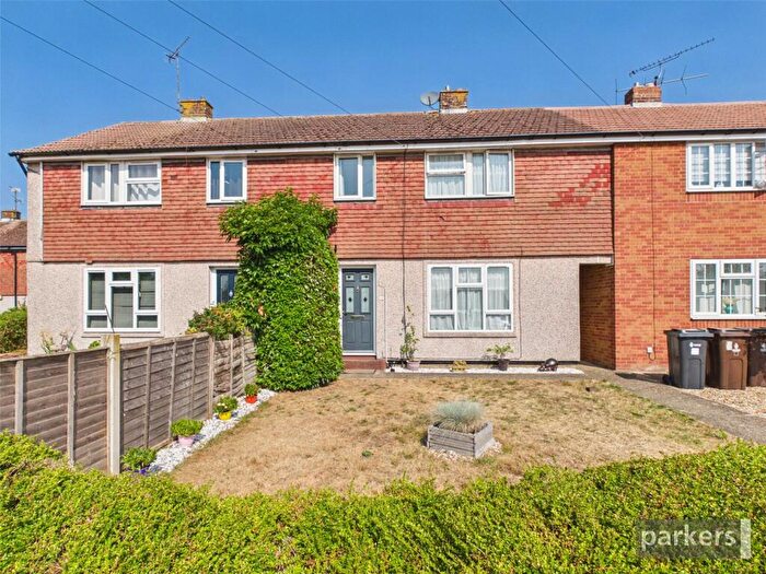 3 Bedroom Terraced House For Sale In Pennfields, Ruscombe, Reading, Berkshire, RG10