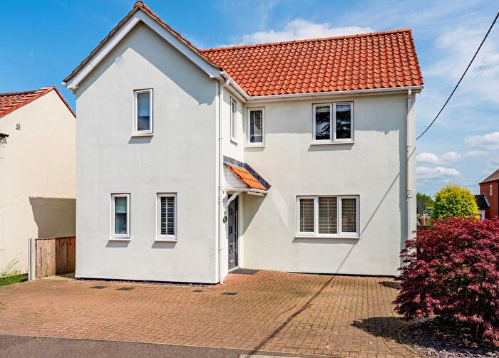 3 Bedroom Detached House For Sale In The Street, Bintree, NR20